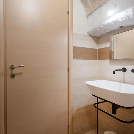 Guesthost - Comfortable Apt In Monopoli Center Apartamento