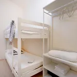 Guesthost - Comfortable In Center 아파트