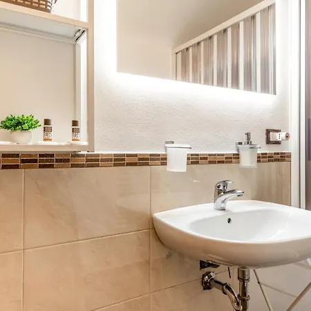 Guesthost - Comfortable Apt In Monopoli Center * מונופולי