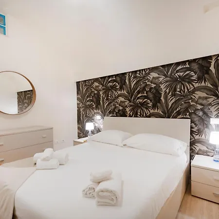 Guesthost - Comfortable Apt In Monopoli Center דירה *